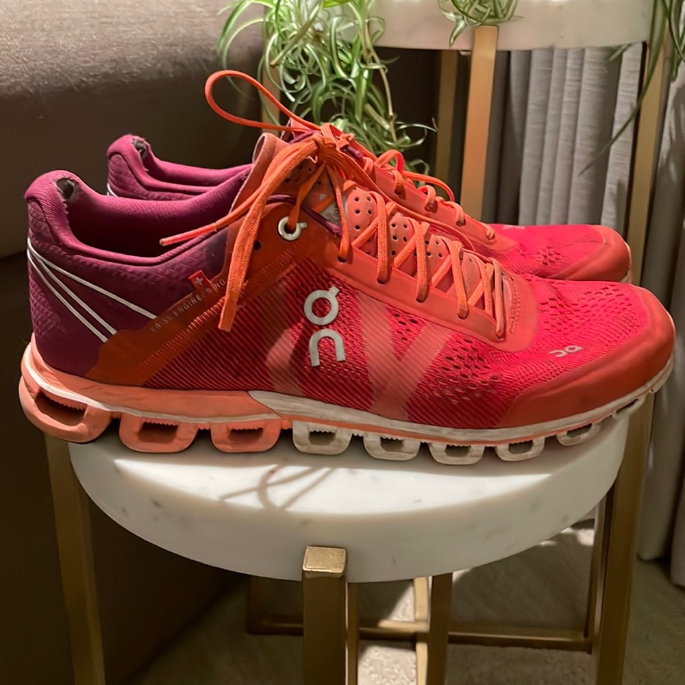 On Cloud Cloudflow size 8 shoes